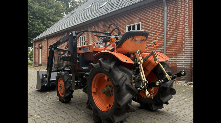 Aanbieding Kubota B7001 met voorlader
